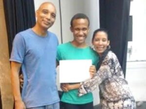 Walleyson com os professores do Ballet de Cuba