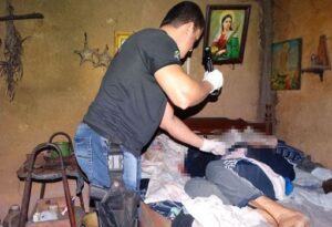 Idosa foi morta a facadas em sua cama