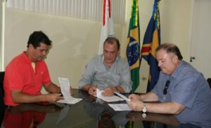 Contrato foi assinado nesta quinta-feira (2), no gabinete do prefeito