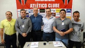 NAC e Unifaminas assinam contrato de parceria