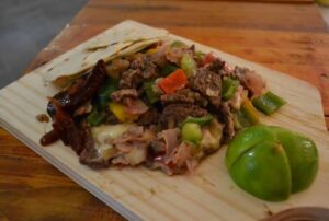 Cardápio é formado por pratos da culinária mexicana tradicional