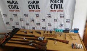 Uma expressiva quantidade de armas e munições foi apreendida 