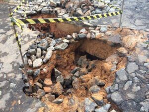 Demsur substitui redes de drenagem pluvial e esgoto no bairro Edgar Miranda
