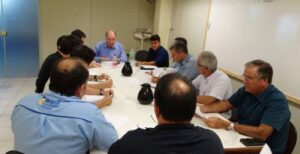 Reunião entre o prefeito e representantes das farmácias e drogarias 