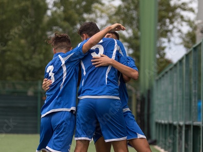 Crianças e jovens podem participar de aulas gratuitas de futebol