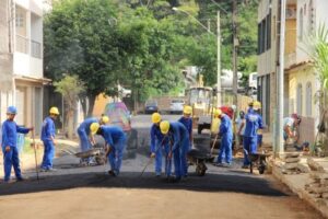 Prefeitura inicia asfaltamento no Dornelas